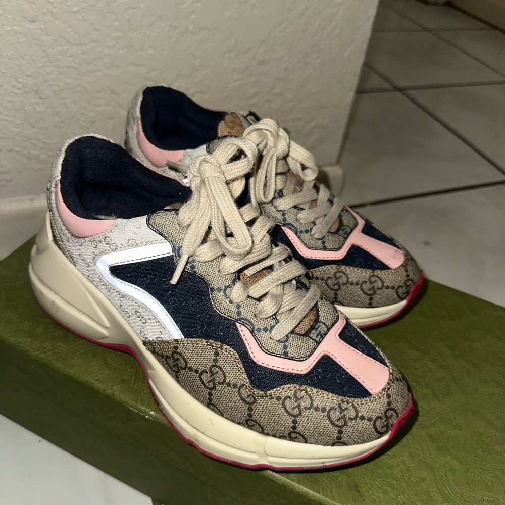 Gucci Women's Pink and Beige Sneakers